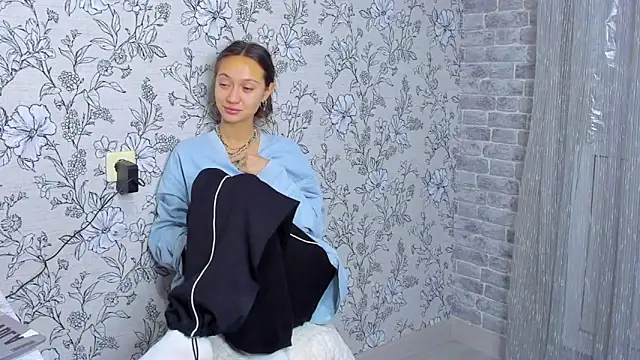 Snapshot of EllaSky_xoxo chatting on November 2025 01:51:02 AM EllaSky xoxo online show from November 2025 01:51:02 AM