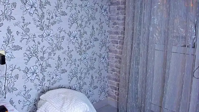 Snapshot of EllaSky_xoxo chatting on November 2025 07:50:02 PM EllaSky xoxo online show from November 2025 07:50:02 PM