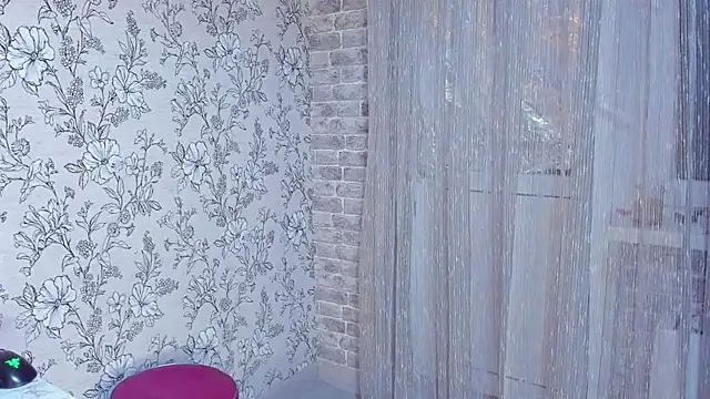 Snapshot of EllaSky_xoxo chatting on December 2025 11:23:02 PM EllaSky xoxo online show from December 2025 11:23:02 PM