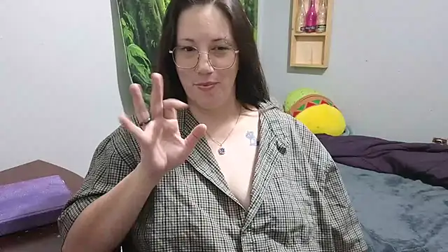 Snapshot of ThickGirlsDoItBetter chatting on January 2025 03:17:02 AM ThickGirlsDoItBetter online show from January 2025 03:17:02 AM