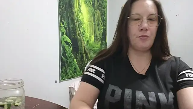 Snapshot of ThickGirlsDoItBetter chatting on January 2025 02:59:01 AM ThickGirlsDoItBetter online show from January 2025 02:59:01 AM