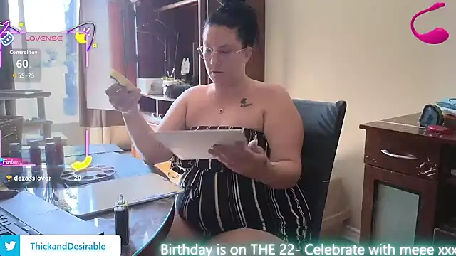 Snapshot of ThickGirlsDoItBetter chatting on September 2025 03:57:01 PM ThickGirlsDoItBetter online show from September 2025 03:57:01 PM