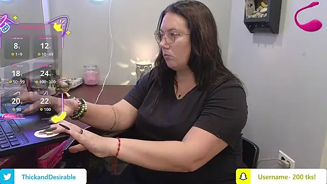 Snapshot of ThickGirlsDoItBetter chatting on October 2025 11:49:02 PM ThickGirlsDoItBetter online show from October 2025 11:49:02 PM