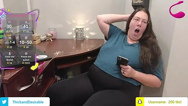 Snapshot of ThickGirlsDoItBetter chatting on October 2025 05:12:02 PM ThickGirlsDoItBetter online show from October 2025 05:12:02 PM