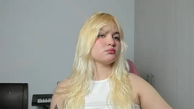 Pretty  zoe online show from October 2025 05:52:02 PM