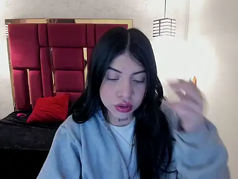 Violet m online show from October 2025 12:19:02 PM