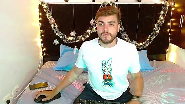 Snapshot of Dylanwish chatting on December 2024 11:29:01 PM Dylanwish online show from December 2024 11:29:01 PM