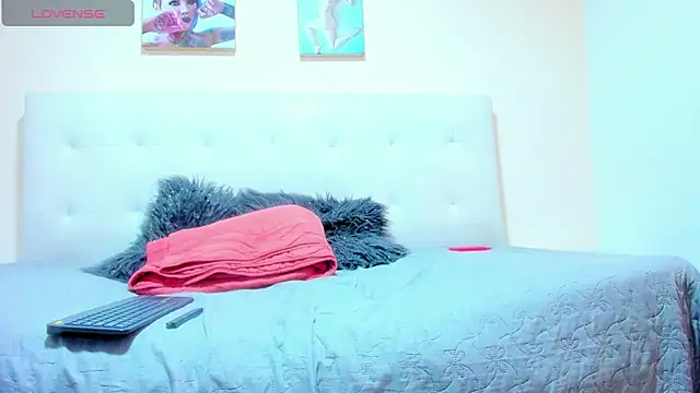 Snapshot of IssabellaJones chatting on March 2026 04:43:01 PM IssabellaJones online show from March 2026 04:43:01 PM