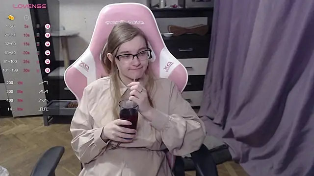 Snapshot of Tomato_Tease chatting on March 2025 07:31:02 PM Tomato Tease online show from March 2025 07:31:02 PM