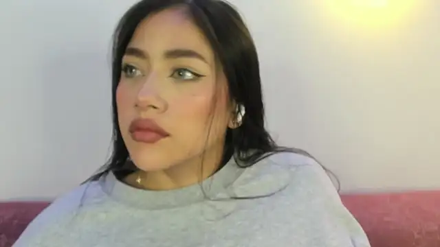 Snapshot of nicolle_pierce chatting on January 2026 12:20:01 PM nicolle pierce online show from January 2026 12:20:01 PM