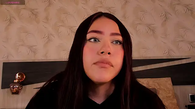 Snapshot of nicolle_pierce chatting on March 2026 01:37:01 PM nicolle pierce online show from March 2026 01:37:01 PM