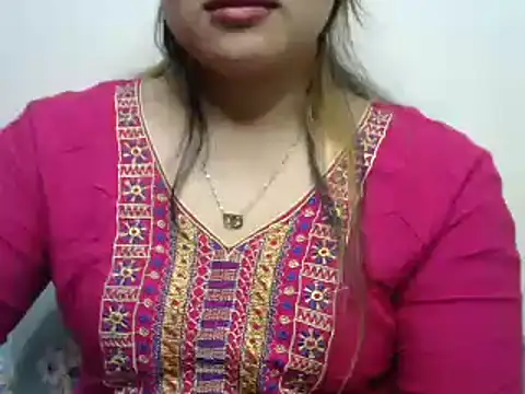 Snapshot of Come-on-over chatting on January 2025 06:41:02 PM Come-on-over online show from January 2025 06:41:02 PM