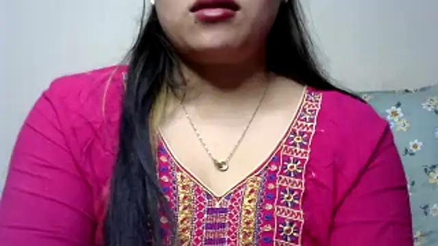 Snapshot of Come-on-over chatting on January 2025 06:02:01 PM Come-on-over online show from January 2025 06:02:01 PM