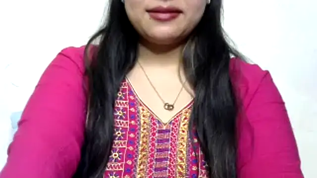 Snapshot of Come-on-over chatting on January 2025 09:04:01 PM Come-on-over online show from January 2025 09:04:01 PM