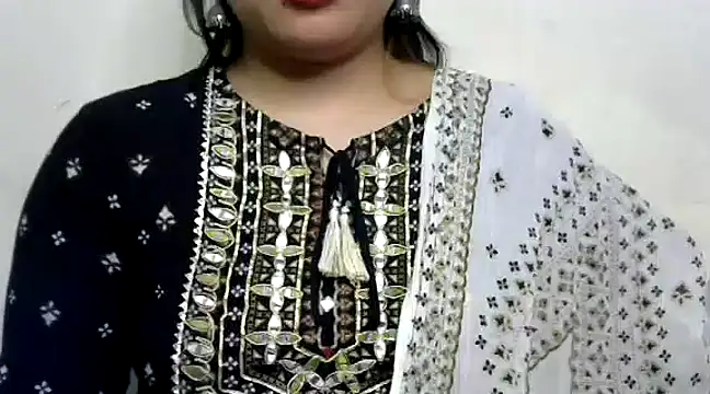 Snapshot of Come-on-over chatting on February 2025 09:29:01 PM Come-on-over online show from February 2025 09:29:01 PM