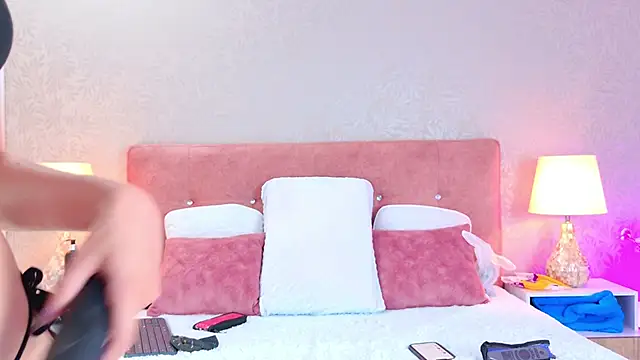 LiliFox18 online show from February 2025 07:06:02 PM