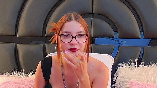 LiliFox18 online show from March 2025 10:21:02 PM