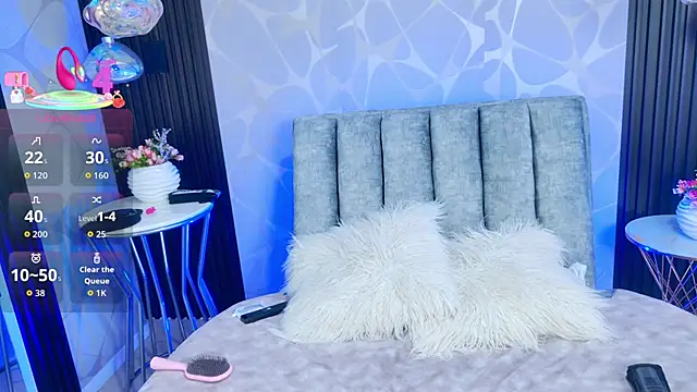 LiliFox18 online show from January 2026 11:36:01 AM