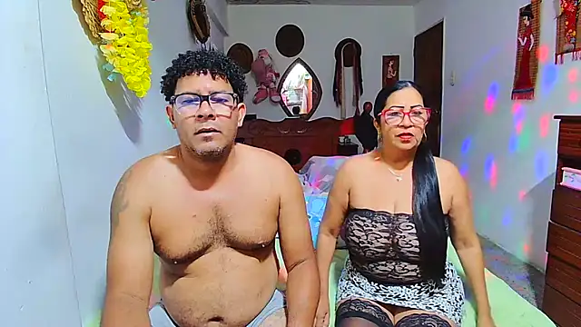 Snapshot of rosi_pamela chatting on April 2026 06:05:01 PM rosi pamela online show from April 2026 06:05:01 PM