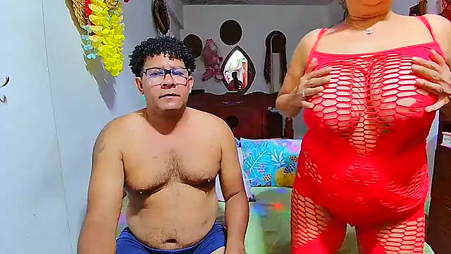 Snapshot of rosi_pamela chatting on April 2026 08:31:01 PM rosi pamela online show from April 2026 08:31:01 PM