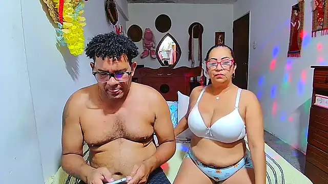 Snapshot of rosi_pamela chatting on April 2026 03:27:01 PM rosi pamela online show from April 2026 03:27:01 PM