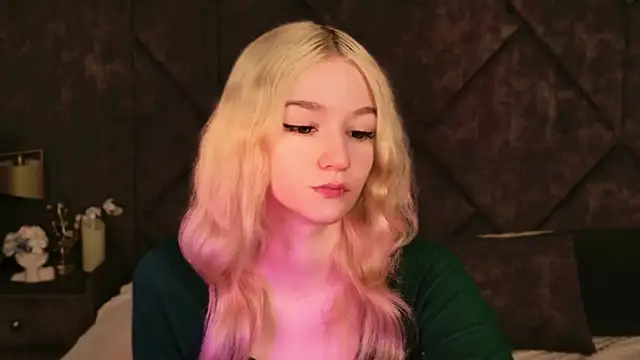 NaomiLoys online show from November 2025 10:35:02 AM