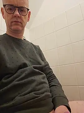 Snapshot of Hectorthyssen1 chatting on February 2026 07:18:01 PM Hectorthyssen1 online show from February 2026 07:18:01 PM