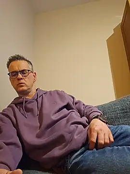 Hectorthyssen1 online show from April 2026 10:51:01 PM