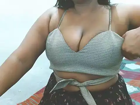 Snapshot of queen_cute chatting on April 2026 08:09:02 PM queen cute online show from April 2026 08:09:02 PM