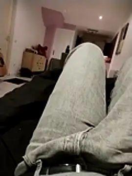 Snapshot of JulesG18 chatting on February 2026 05:02:01 PM JulesG18 online show from February 2026 05:02:01 PM