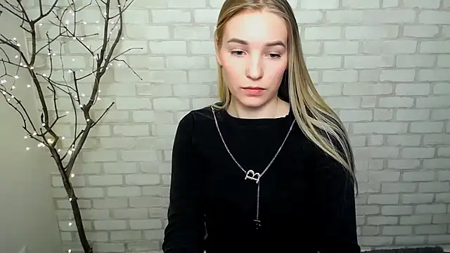 Queen ofLove online show from March 2025 05:38:02 PM