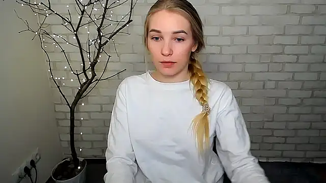 Queen ofLove online show from March 2025 06:01:01 PM