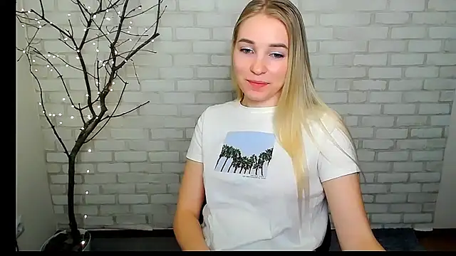 Queen ofLove online show from March 2025 07:24:02 PM