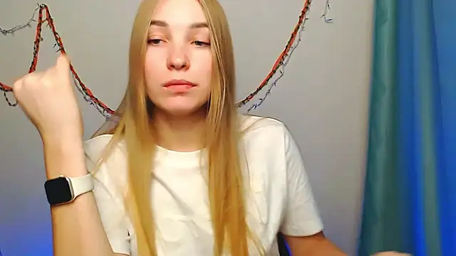 Snapshot of Queen_ofLove chatting on January 2026 07:38:01 PM Queen ofLove online show from January 2026 07:38:01 PM