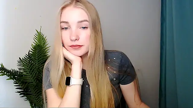 Snapshot of Queen_ofLove chatting on March 2026 02:44:02 PM Queen ofLove online show from March 2026 02:44:02 PM