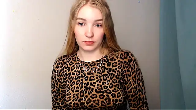 Snapshot of Queen_ofLove chatting on March 2026 10:53:03 AM Queen ofLove online show from March 2026 10:53:03 AM