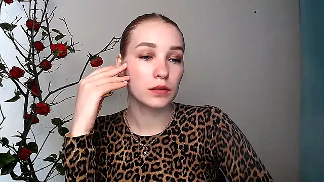 Snapshot of Queen_ofLove chatting on March 2026 01:38:02 PM Queen ofLove online show from March 2026 01:38:02 PM