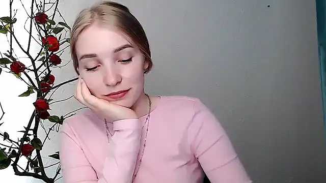 Snapshot of Queen_ofLove chatting on March 2026 02:06:01 PM Queen ofLove online show from March 2026 02:06:01 PM