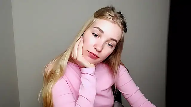 Snapshot of Queen_ofLove chatting on March 2026 09:42:01 AM Queen ofLove online show from March 2026 09:42:01 AM