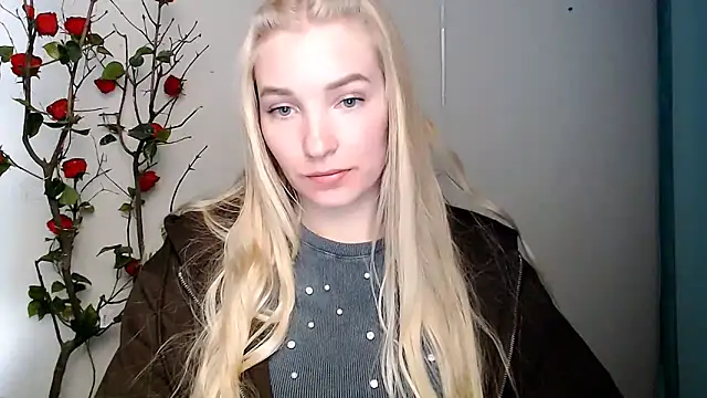 Snapshot of Queen_ofLove chatting on April 2026 02:06:01 PM Queen ofLove online show from April 2026 02:06:01 PM