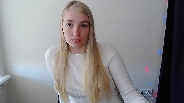 Snapshot of Queen_ofLove chatting on April 2026 07:59:02 AM Queen ofLove online show from April 2026 07:59:02 AM