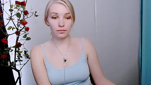 Snapshot of Queen_ofLove chatting on April 2026 01:36:02 PM Queen ofLove online show from April 2026 01:36:02 PM