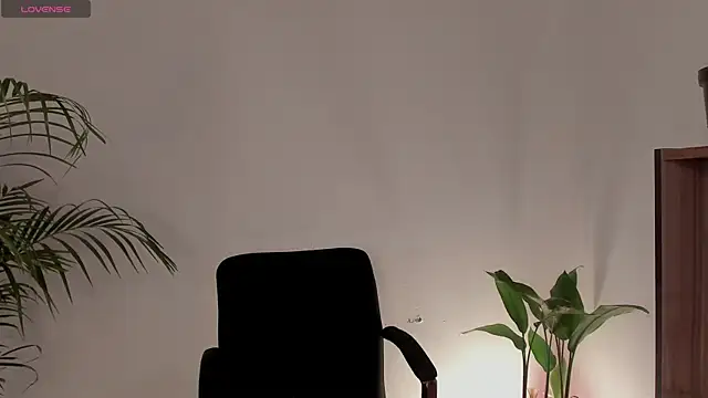 CherryyBrrr1 online show from December 2025 08:24:02 PM