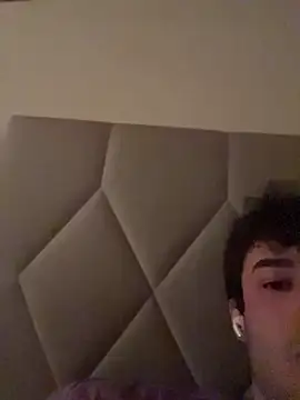 Snapshot of WillfulSurfer chatting on April 2026 09:48:01 PM WillfulSurfer online show from April 2026 09:48:01 PM