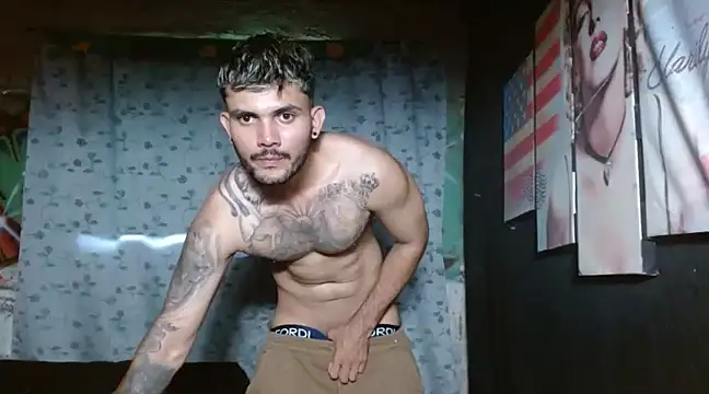 Snapshot of carlos_boosx chatting on December 2024 02:49:02 PM carlos boosx online show from December 2024 02:49:02 PM