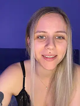 lunawolf21 online show from December 2025 07:36:02 AM