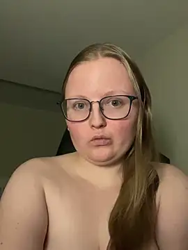 Snapshot of lexie_lilacs chatting on February 2025 12:43:01 AM lexie lilacs online show from February 2025 12:43:01 AM