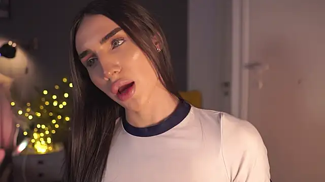 Kim Oberlin  online show from December 2024 05:01:02 PM