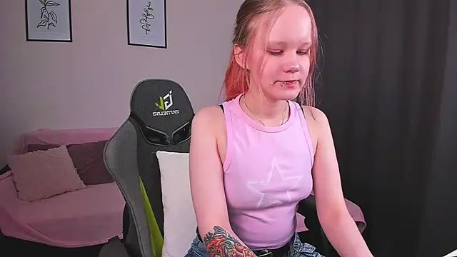 Snapshot of boostyboobs chatting on February 2025 09:04:02 PM boostyboobs online show from February 2025 09:04:02 PM