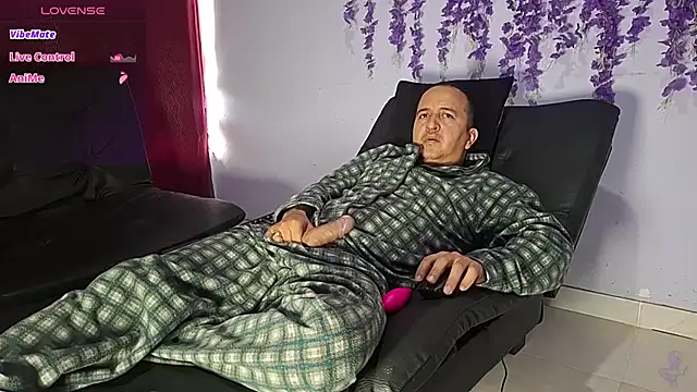 yazforeSolo online show from June 2026 01:46:01 PM